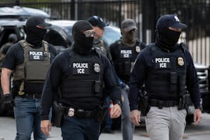 Una jueza en Nueva York bloquea norma firmada por la gobernadora que buscaba proteger a migrantes