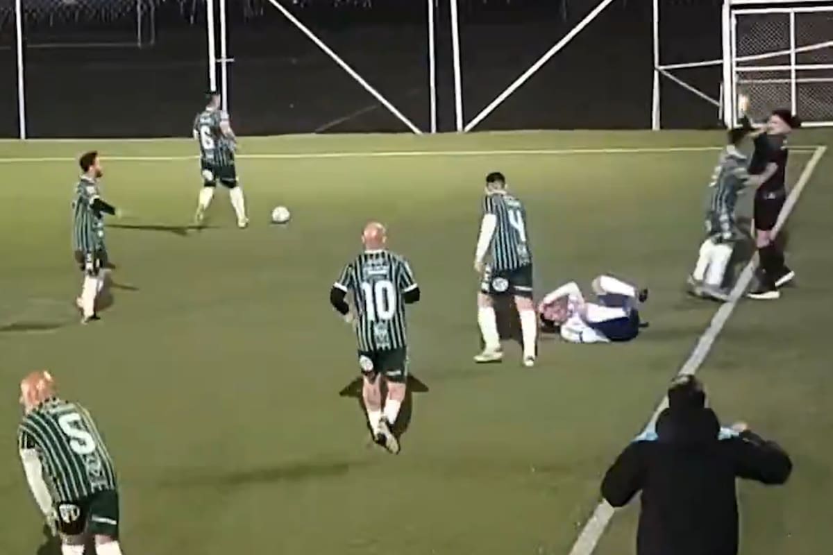 Un jugador agredió a un juez de línea en un partido entre San Miguel y Racing, por la Liga Senior del Fútbol Argentino