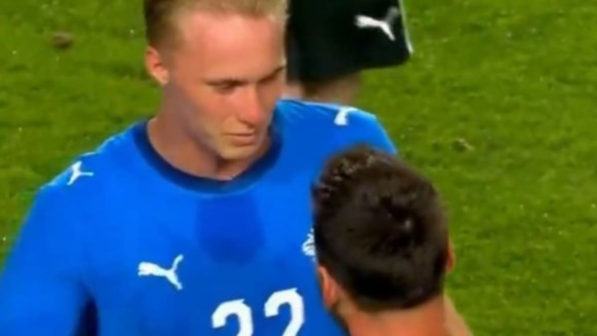 Quién es el jugador de Islandia que saludó a Messi y le recordó que jugó con su papá en Barcelona