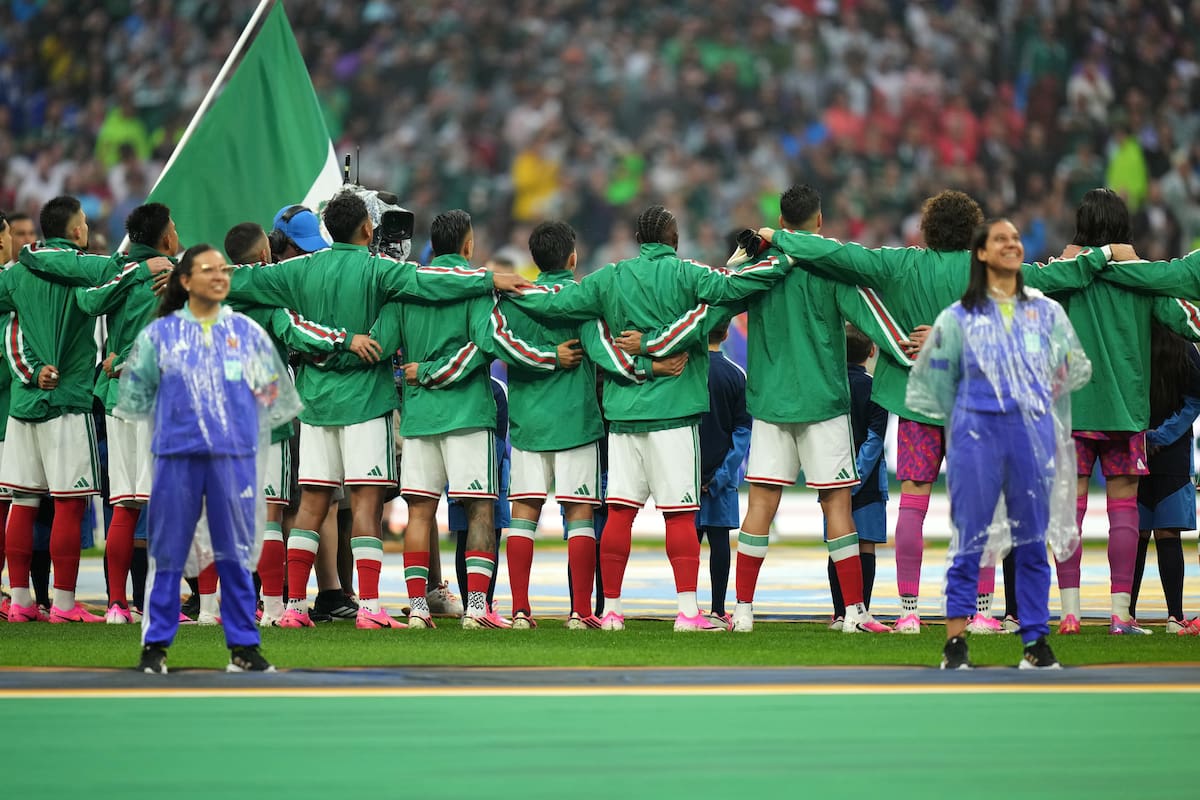 Thủ môn Guillermo Ochoa, người đã phá kỷ lục tại World Cup 2026, chính thức giã từ sự nghiệp bóng đá sau hơn 20 năm thi đấu đỉnh cao (Ảnh: Silvia Izquierdo)