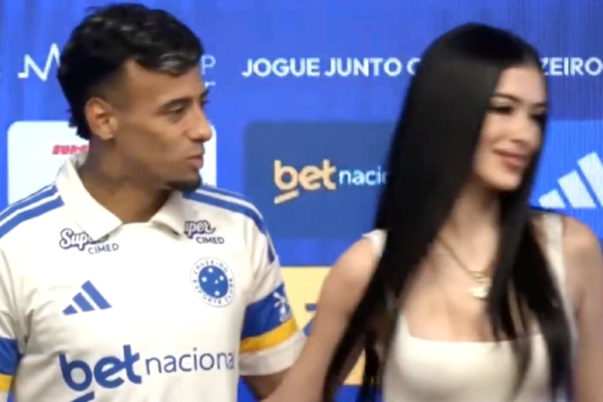 Un jugador uruguayo fue presentado en Cruzeiro, pidió una foto con su pareja y un incómodo gesto se hizo viral
