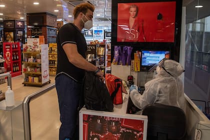 Un laboratorio flotante custodia la frontera fluvial entre la Argentina y Uruguay