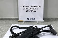 Pese a sumar condenas y procesamientos, fue atrapado en pleno raid de robos con la réplica de una ametralladora