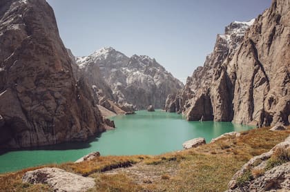 Un lago que se se formó hace apenas 10 años, con agua de deshielo.