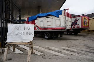 Gobierno boliviano ordena intervención de petrolera estatal en medio de escasez de diésel