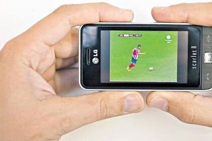 Un LG GM600, también con sintonizador de televisión digital abierta