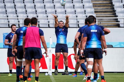 Un line de Creevy durante el entrenamiento de los Pumas