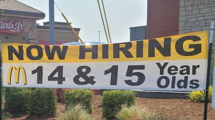 Un local de McDonald's en Oregón, Estados Unidos, está llamando a jóvenes de 14 y 15 años a solicitar empleo en el restaurante en medio de una aguda escasez de trabajadores en el sector.