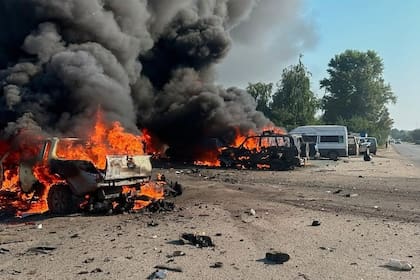 Un lugar alcanzado por un bombardeo ruso en Pechenihy, región de Kharkiv
