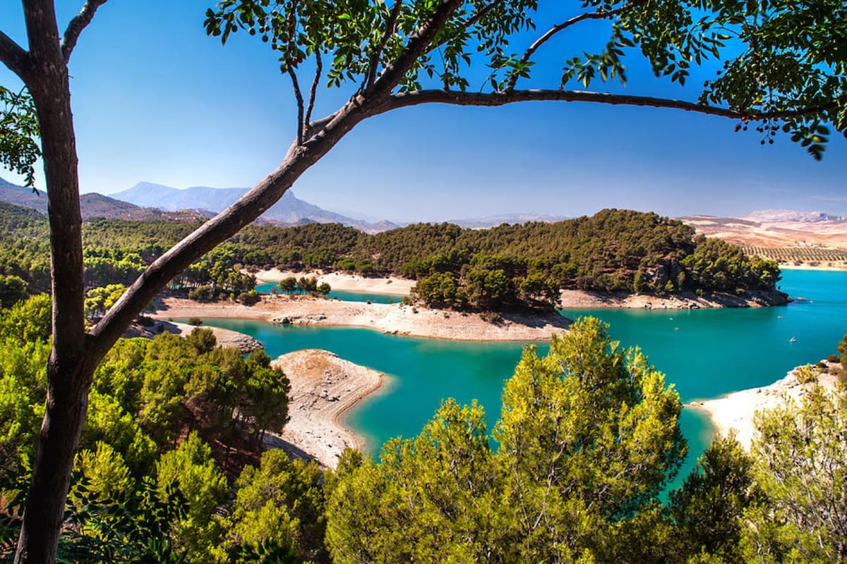 Un lugar de aguas turquesas en Málaga.