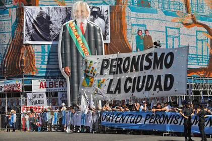 Un Lula gigante frente al Congreso
