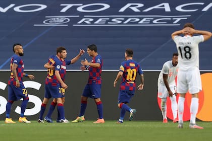Un mal despeje había permitido el empate parcial de Barcelona, pero Bayern Munich luego no tuvo piedad