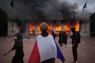 De Francia a Albania, el malestar social enciende las calles de Europa