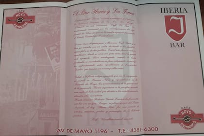 Un mantelito individual del bar Iberia de hace algunos años cuenta la historia del establecimiento