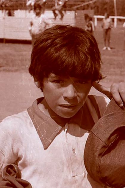 Un Maradona aún niño parece llevar en la mirada un atisbo de lo que será una vida excepcional