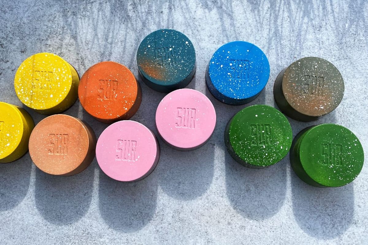 Un matrimonio argentino radicado en Inglaterra lanzó el año pasado Sur Chocolates, que produce hasta 4000 alfajores por mes y espera duplicar la cifra en los próximos dos años