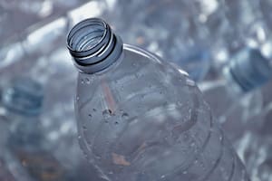 Un médico explicó por qué no hay que reutilizar las botellas de plástico (Foto de carácter ilustrativo: Freepik)