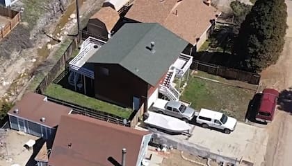 Un medio captó con un dron imágenes del exterior de la casa del nuevo ganador de la lotería