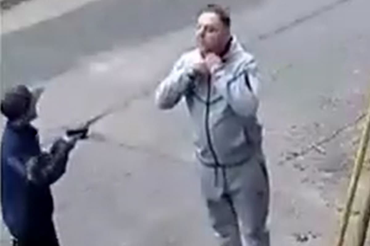 Un menor de edad protagonizó en un violento robo en el partido bonaerense de Tres de Febrero luego de amenazar a un hombre a punto de pistola