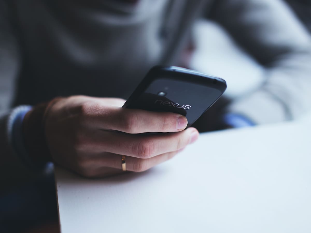 La importación de celulares creció un 746%, mientras que la producción de electrónica cayó casi 40%