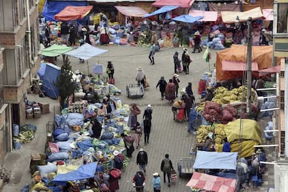 Un mercado popular en El Alto, Bolivia, el 29 de septiembre de 2020