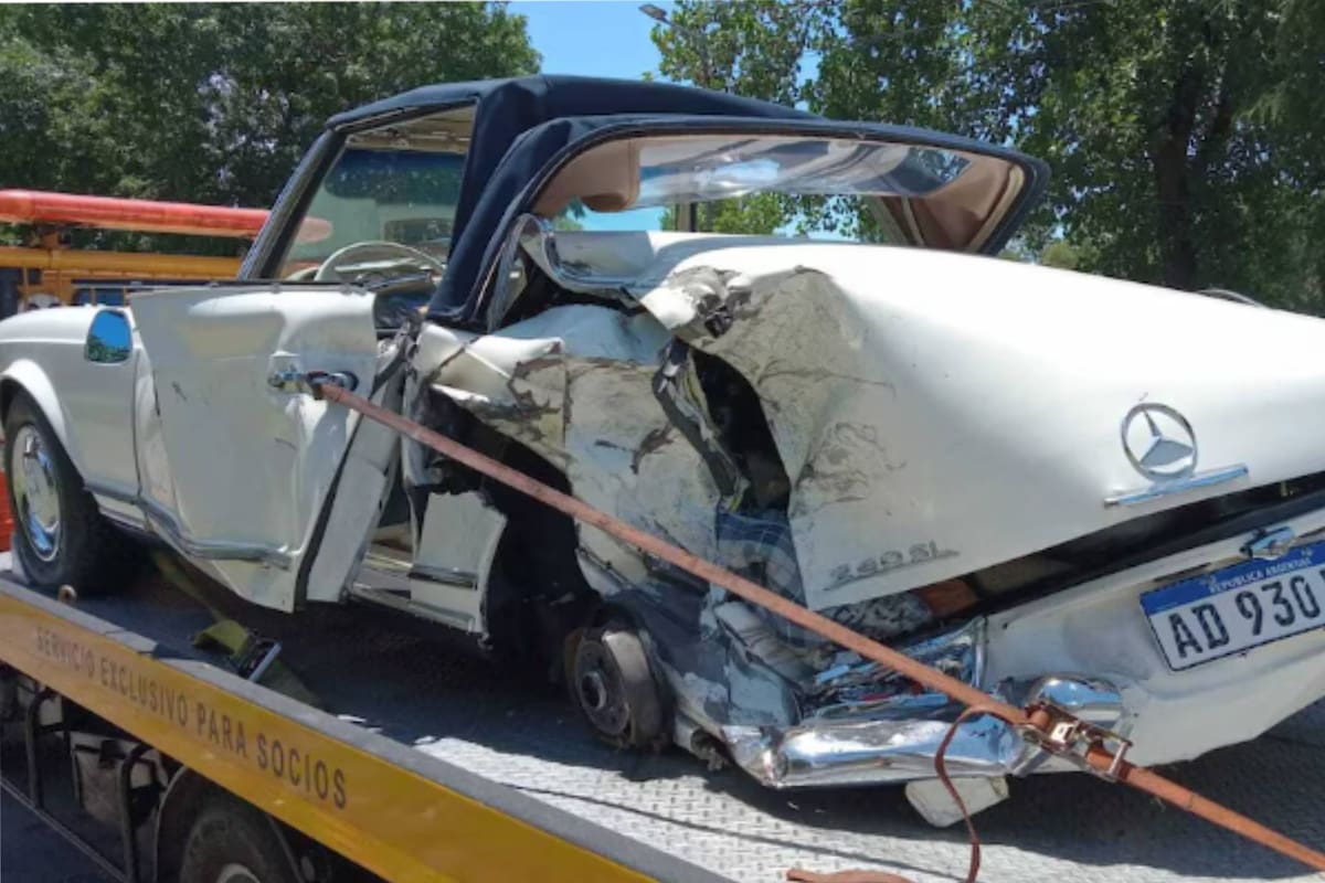 Un Mercedes-Benz valuado en 180 mil dólares perdió una rueda en la Panamericana y lo chocaron.