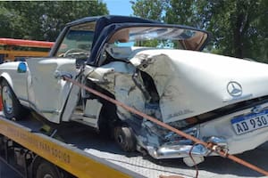 Un Mercedes-Benz valuado en 180 mil dólares perdió una rueda en la Panamericana y lo chocaron.