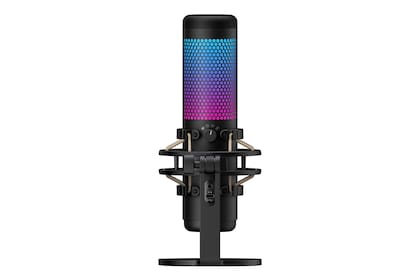 Un micrófono HyperX Quadcast S; tiene luces LED de colores variables