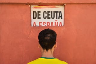 En un campamento de tiendas en Ceuta, migrantes sopesan justicia, seguridad y volver a casa