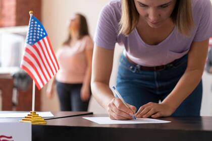 Un migrante puede ser detenido por el gobierno de EE.UU. en medio del cierre en una oficina del Uscis