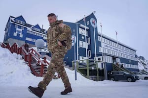 Un militar danés en Nuuk, Groenlandia