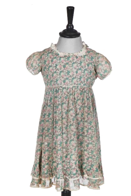 Un modelo con estampado Liberty, uno de los favoritos de las hermanas, que es parte del lote de la subasta.