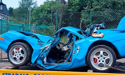 Un modelo europeo grababa un comercial de automóviles, cayó por un precipicio con el rodado y murió al chocar.