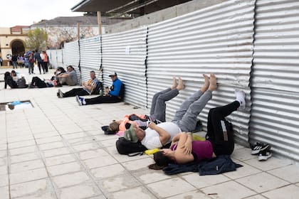 Un momento de descanso después de la larga caminata entre Liniers y Luján