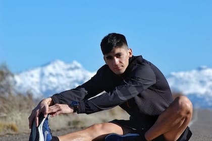 Un momento de elongación para Eulalio "Coco" Muñoz, que cumplió el sueño de llegar a los Juegos Olímpicos de Tokio 2020