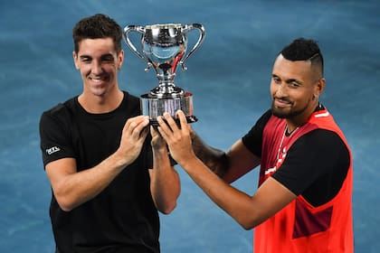 Un momento de felicidad para Thanasi Kokkinakis: en 2022, cuando ganó el dobles en el Australian Open junto con Nick Kyrgios