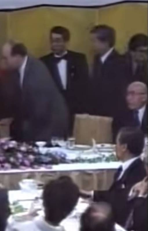 Un momento de sosobra que vivió el presidente George H. W. Bush en Japón fue aprovechado por un anónimos para sembrar una fake news