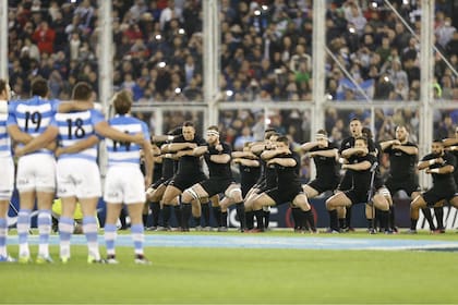 Un momento único en el deporte: el haka neozelandés; este sábado en Vélez ocurrirá nuevamente.