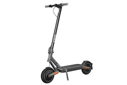 Un monopatín eléctrico Xiaomi Scooter 4 Ultra