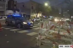 Impresionante choque entre un colectivo y una moto en Boedo