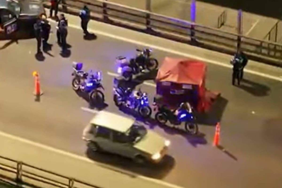 Un motociclista muerto en la autopista 9 de julio sur, altura Barracas: investigan un intento de robo.