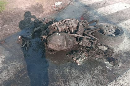 Un motociclista murió tras chocar con un camión