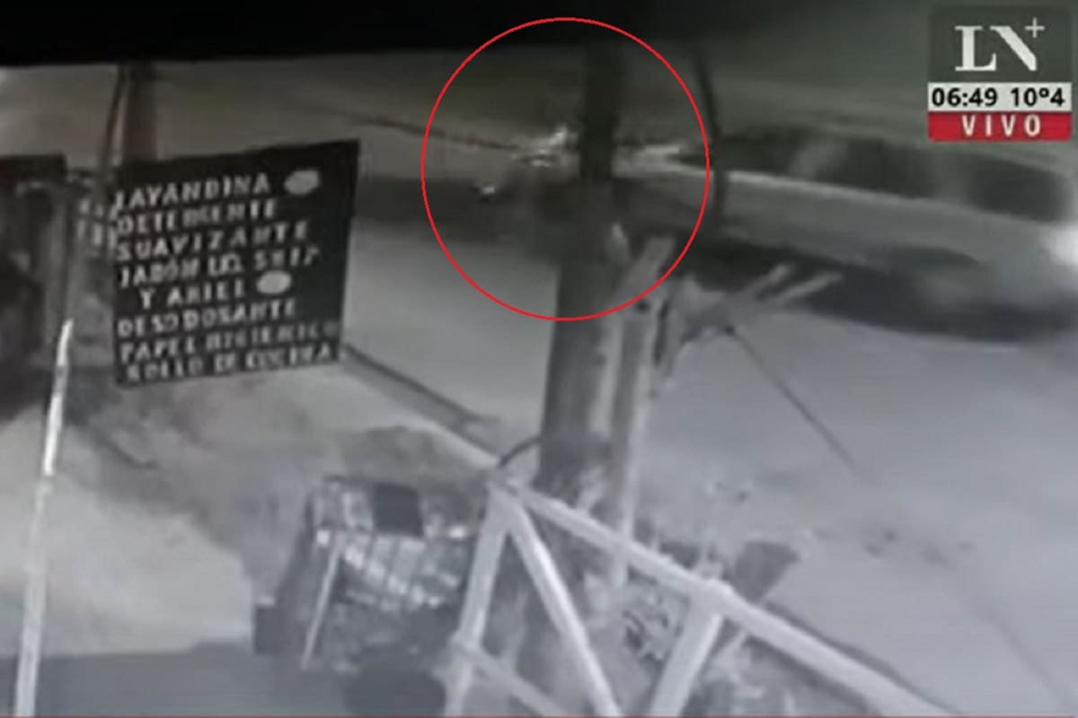 Un motociclista resultó herido tras chocar de frente contra un auto