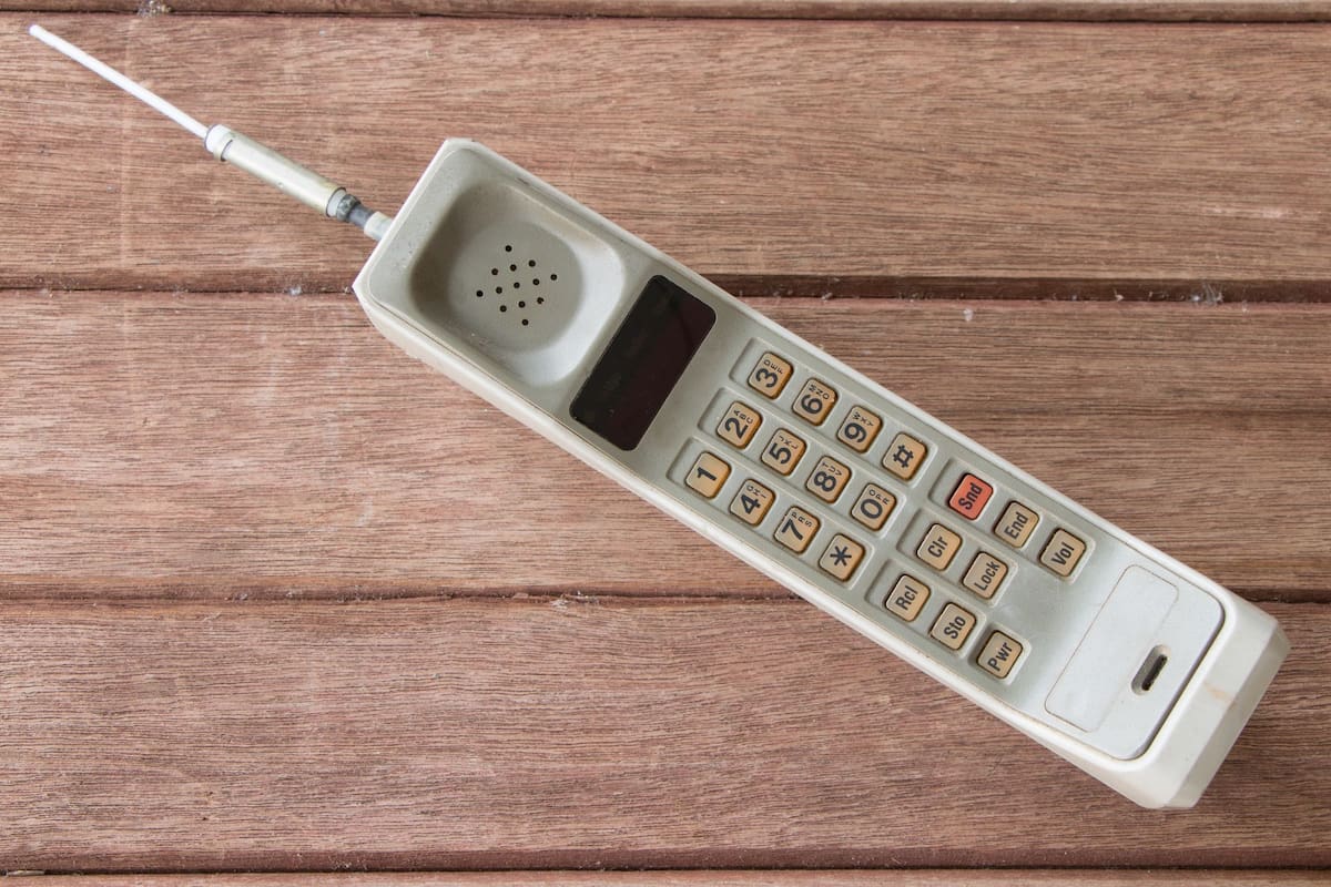 Un Motorola DynaTAC, también conocido como "el ladrillo"