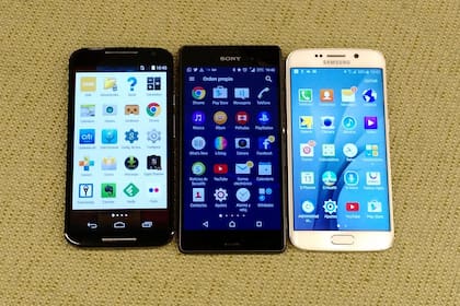Un Motorola Moto X (2014), un Sony Xperia Z3, un Samsung Galaxy S6 Edge