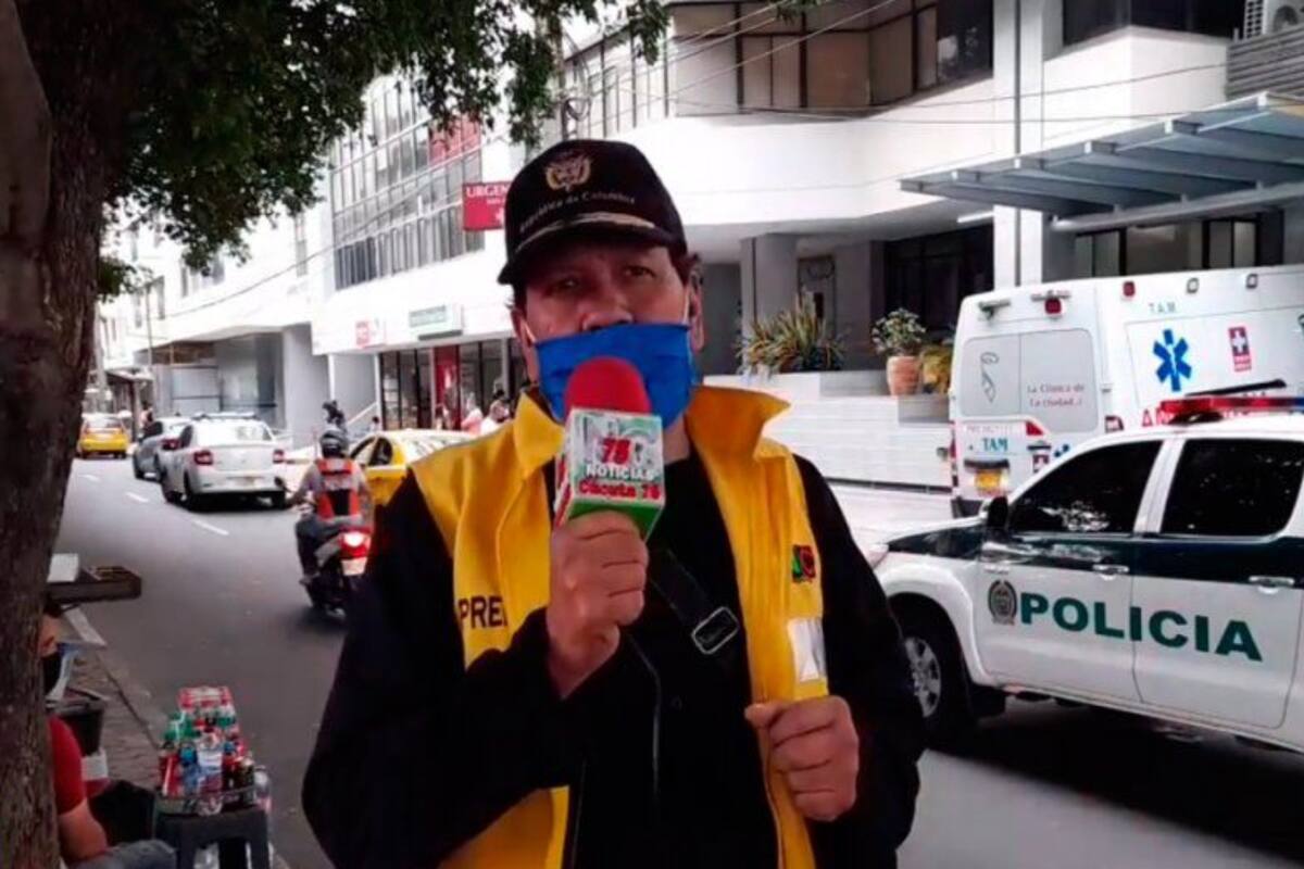 Un movilero de televisión se enteró del fallecimiento de su esposa mientras reportaba en vivo. "Era la mamá de mi hijo, desafortunadamente perdió la vida", indicó