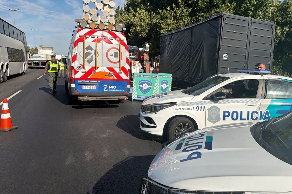 Un muerto en Panamericana producto de una colisión entre una moto y un camión a la altura de Pacheco, provincia de Buenos Aires