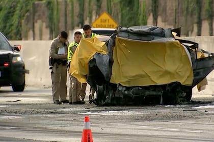 Un muerto y 32 heridos al chocar autobús y SUV en autopista de Los Ángeles