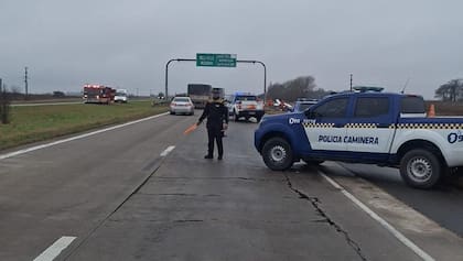 Un muerto y dos heridos por un accidente en la autopista Córdoba-Rosario.