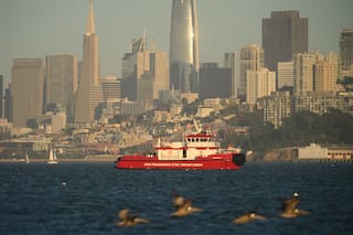 Un muerto y tres desaparecidos tras un naufragio en una travesía familiar cerca de Alcatraz
